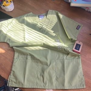 MATCHA GREEN Cherokee classic scrub top!!!